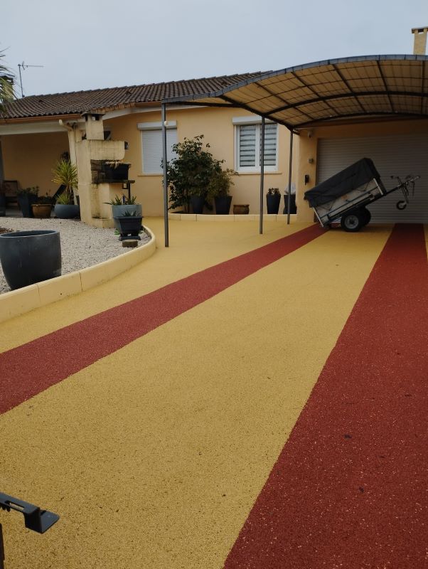 cour et allée de garage de couleurs en sol amortissant EPDM particulier hérault