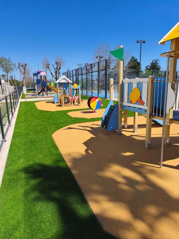création aire de jeux enfants camping hérault